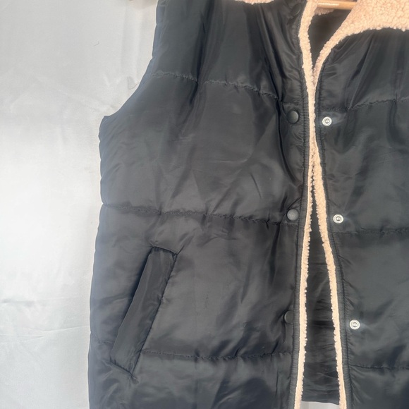 Black Puffer Vest with Tan Sherpa Collar Size L - Picture 3 of 11